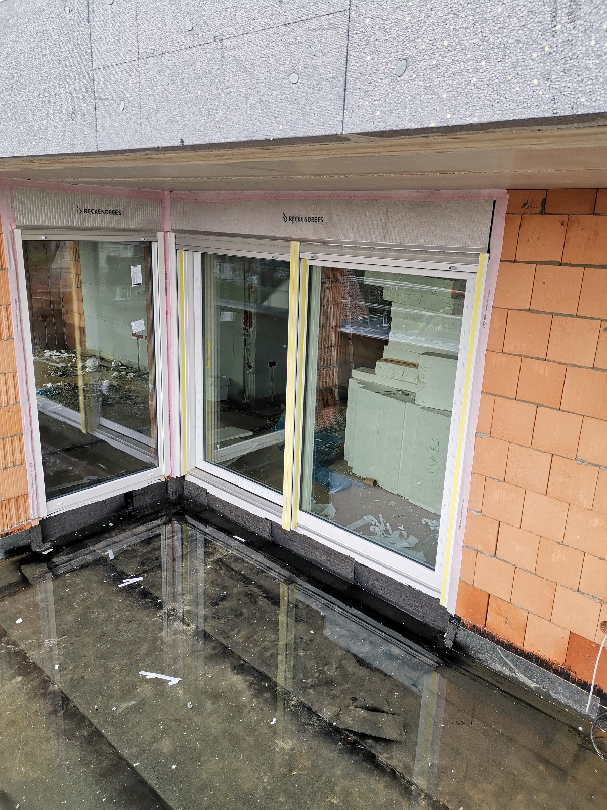 Fenster- und Türmontage im Mehrfamilienhaus